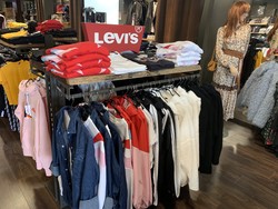 LEVIS CAEN